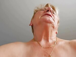 Mira videos mujeres adultas desnudas porno de Alondra Torres de su virginidad y llévatelos en buena calidad, de la categoría otros.