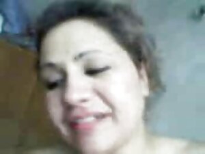 Caliente morena milf ...