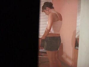 Mira un vídeo porno de una adolescente alemana que seduce para follar con dos desconocidos madutas desnudas después de una fiesta en buena calidad, de la categoría de sexo anal.